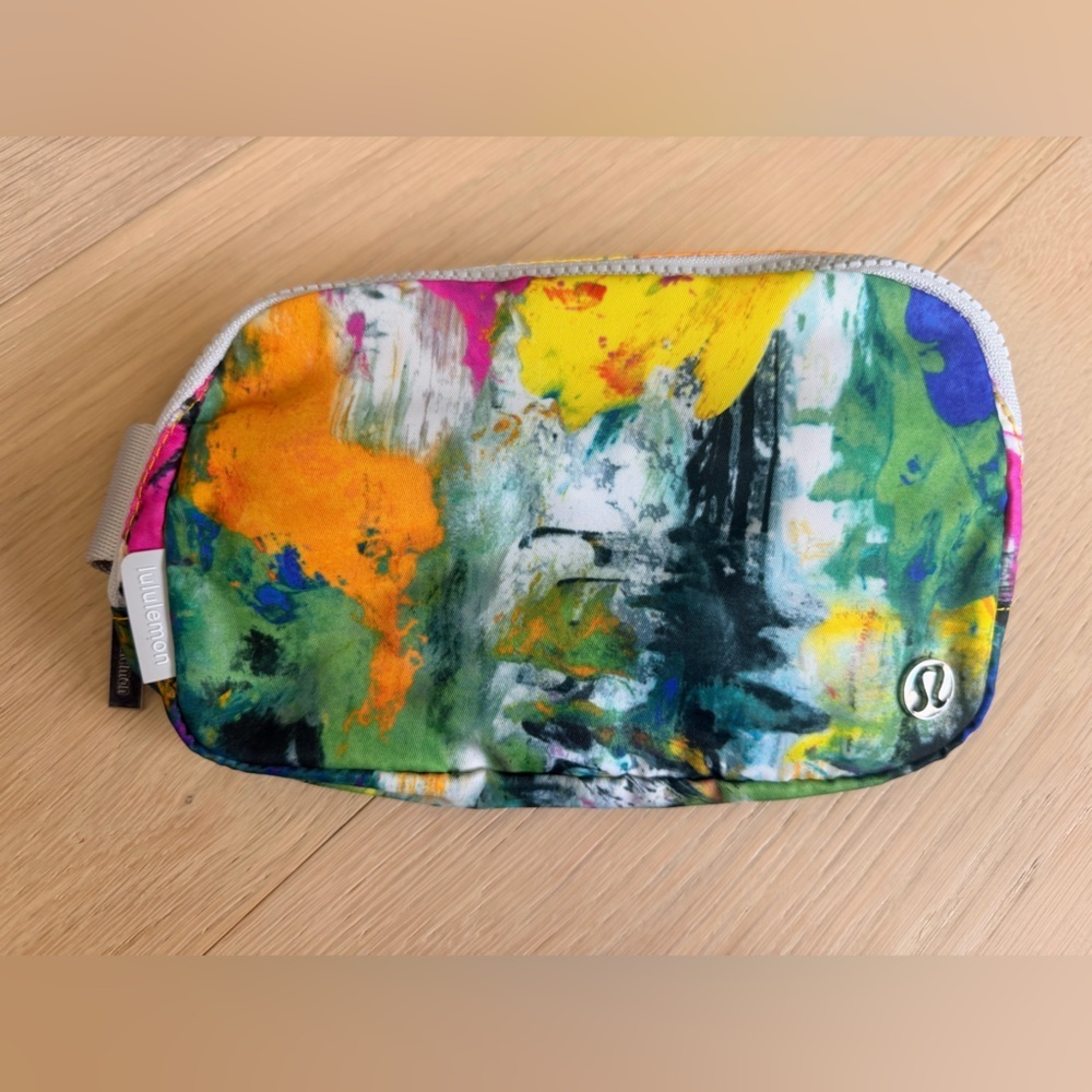 Lululemon Everywhere Belt Bag *1L in No Limits White Multi